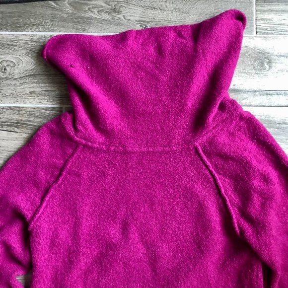 FREE PEOPLE - LASSIE FUSCIA OVERSIZED PULLOVER SWEATER - Size Small - Picture 6 of 13